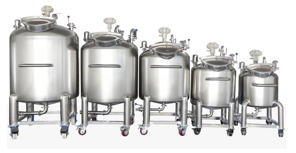 Sealed pneumatic mixing tank